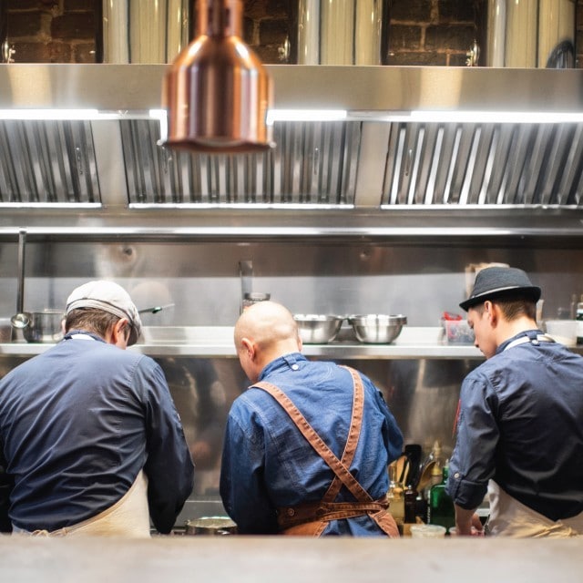 السلوكيات الإيجابية والسلبية للأشخاص غير المسلمين