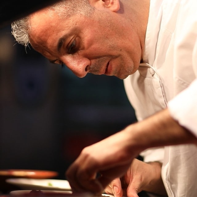 شاهد: رئيس الطهاة الشيف لوسيان الياس يستعد لتحضيرات إفطار رمضان