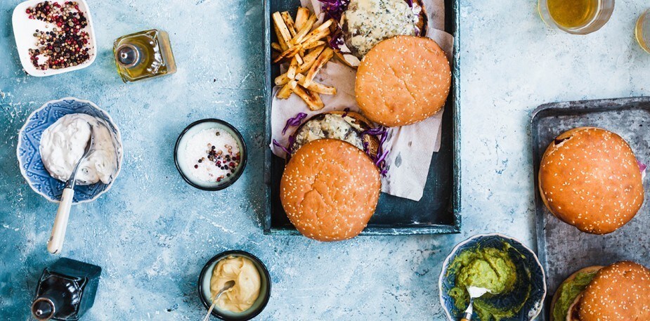 اقتراحات لتغميسات لذيذة ترافق المأكولات الشعبية