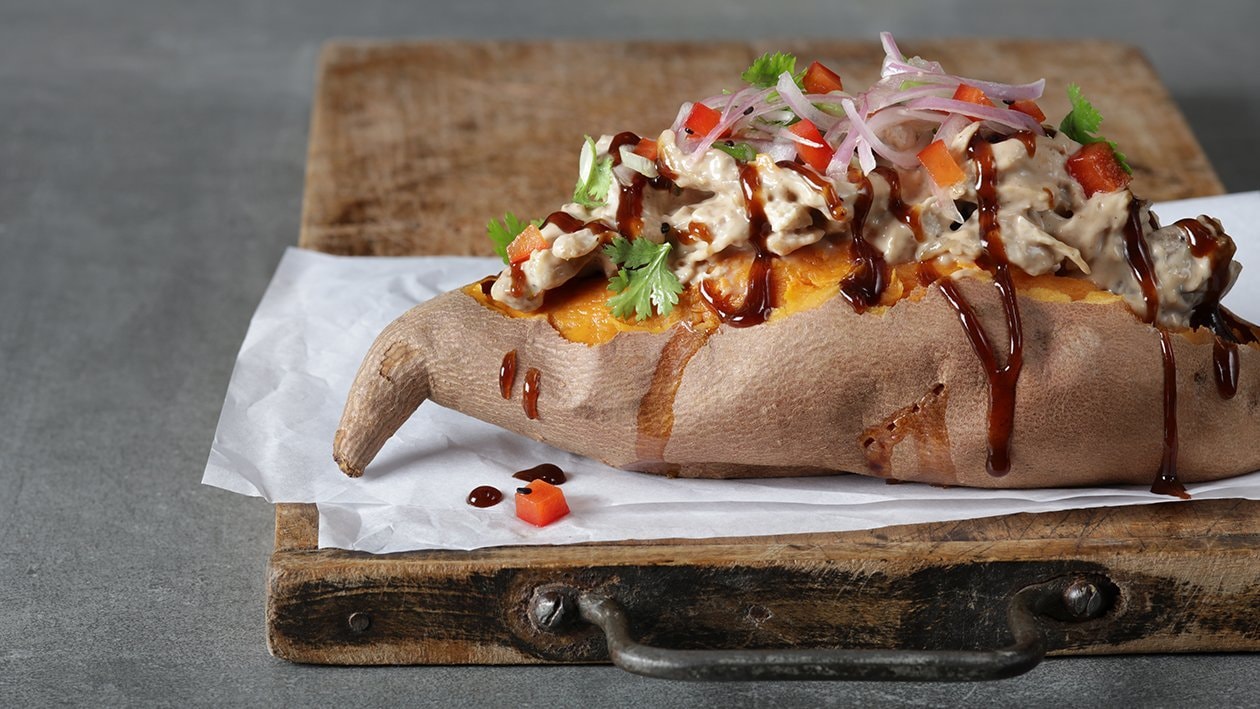 البطاطا الحلوة المحشوّة بالدجاج بصوص الباربكيو – وصفة