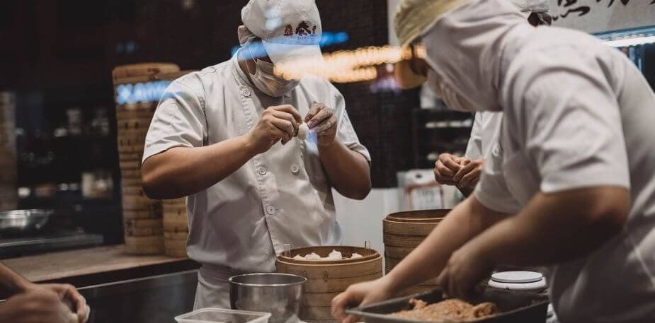 8 essential food safety guidelines for chefs