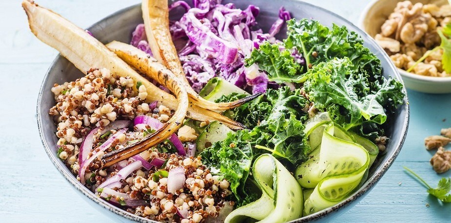 From Side to Star: How Salads Transform into Satisfying Main Courses"