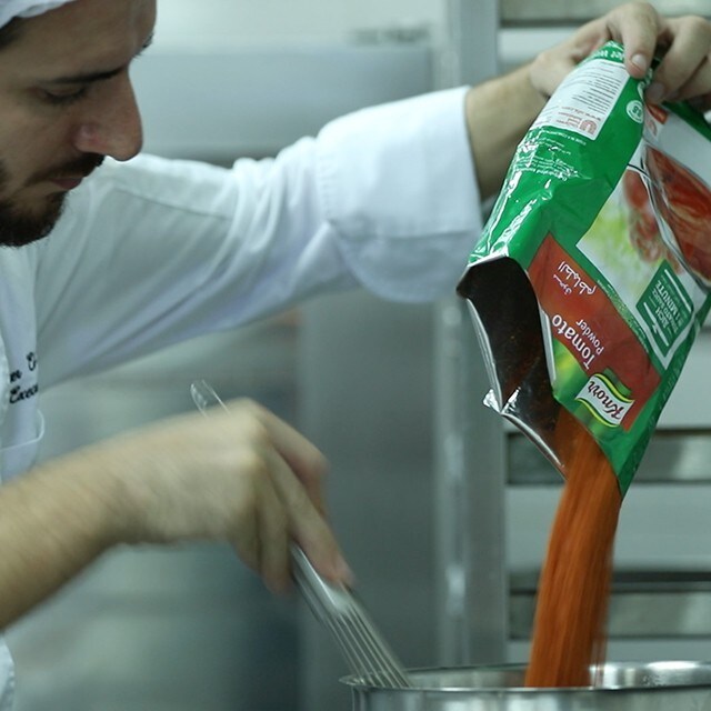 Watch: Mass catering made easy with Knorr Tomato Powder